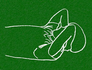 腕を後頭部で組んで寝る